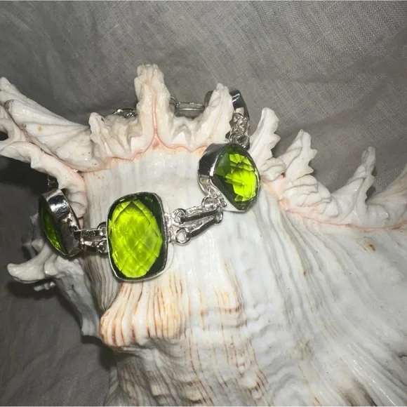 Gorgeous Faceted Green Quartz Handcrafted 925 Bracelet - Picture 3 of 14